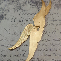 BEHOLD− 翼 真鍮製 1個 羽根 天使 アメリカ製 スタンピング ヴィンテージ風 4枚目の画像