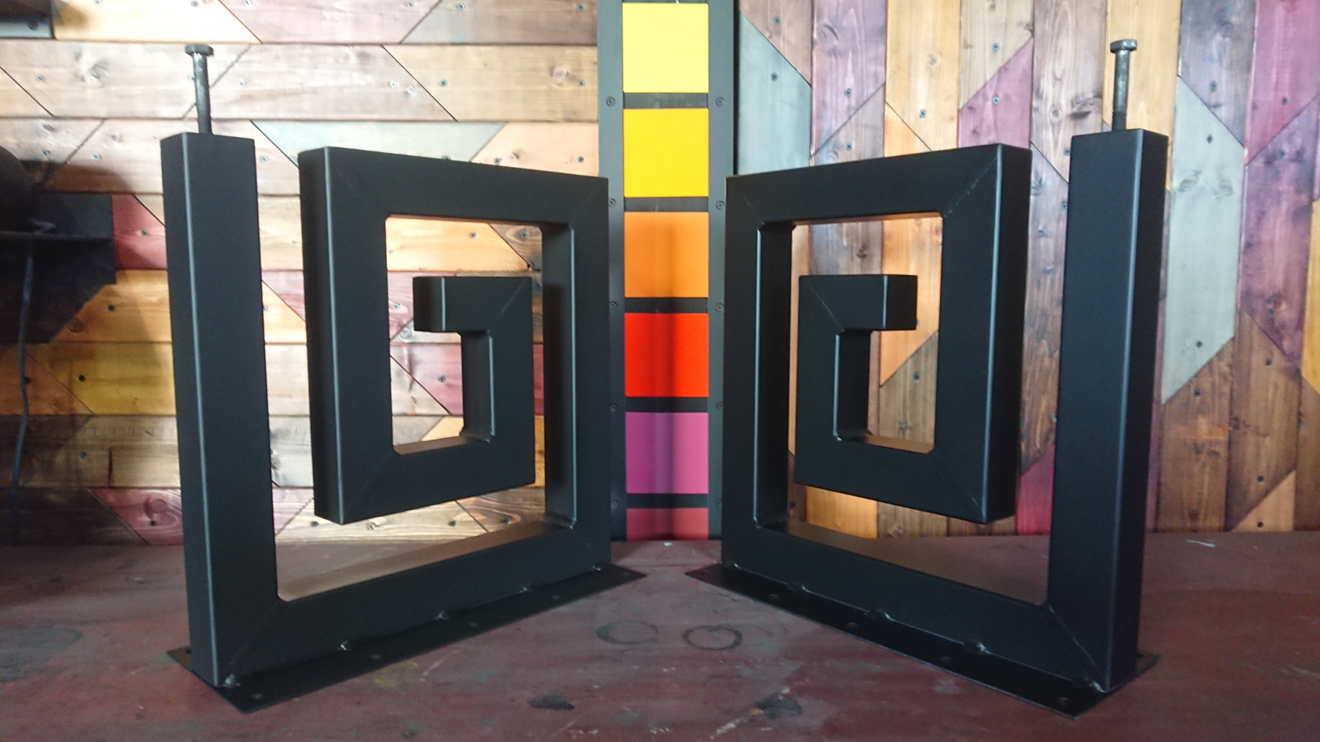 マットブラックでアイアンな極太鉄脚♪50×400×400mm 渦巻型 2脚ver.