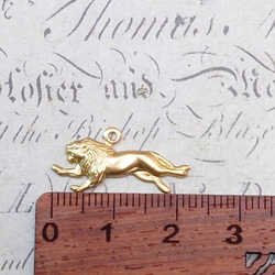 BEHOLD− ライオン 左向き 4個 真鍮製 獅子 アメリカ製 スタンピング ヴィンテージ風 4枚目の画像