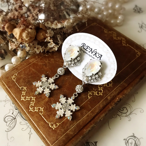 雪の結晶とスワロフスキーのピアス【上品・冬・大人カジュアル・パール