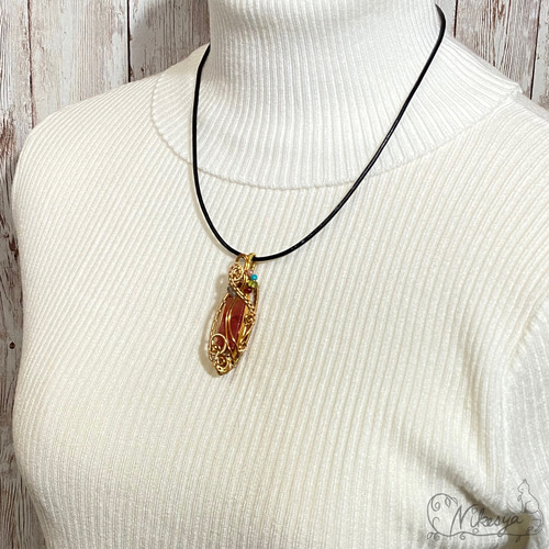 ワイヤーアクセサリー】オレンジサファイアのペンダントトップ【一点