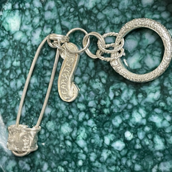 silver925 safty pin & ouroboros ring key chain 2枚目の画像