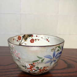 京燒/清水燒 釉上彩抹茶碗 時令花卉（梅花、櫻花、鐵絲、三葉草） 第3張的照片