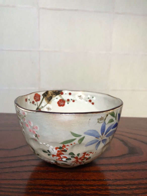 京燒/清水燒釉上彩抹茶碗時令花卉（梅花、櫻花、鐵絲、三葉草