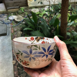 京燒/清水燒 釉上彩抹茶碗 時令花卉（梅花、櫻花、鐵絲、三葉草） 第1張的照片