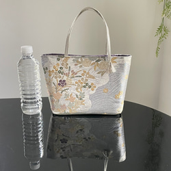 帯リメイクバッグ　シルバー流水と花々文様　ミニトートバッグ　和装バッグ 5枚目の画像