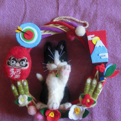 見事な創造力 ハンドメイドリース*羊毛フェルト＊ハチ割れ招き猫＊壁飾り 羊毛フェルト