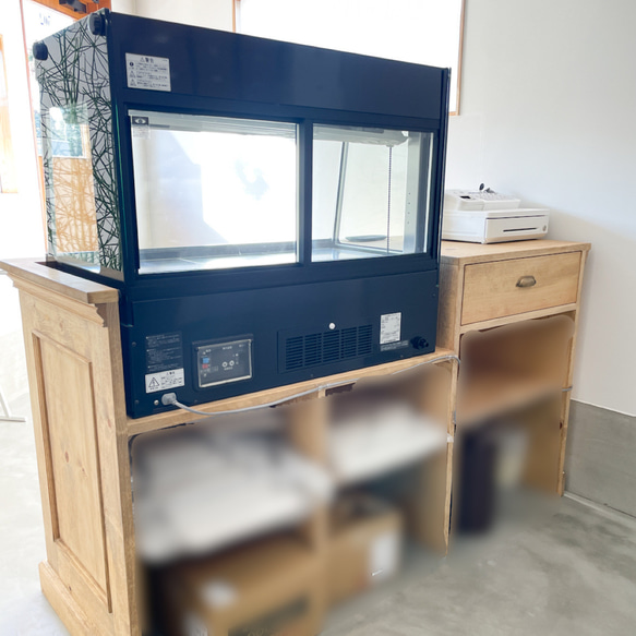 ケーキ屋さん向け冷蔵ショーケース埋込みレジカウンターW1650 スイーツ店向けショーケースカウンター オーダーメイド家具 本体600 荷物棚130