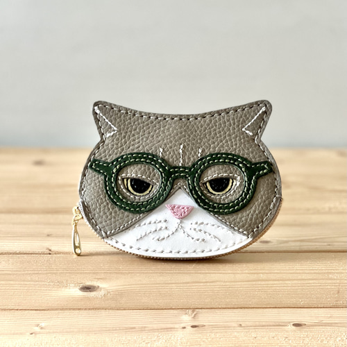 猫好きが作ったイカ耳猫の小銭入れ グレー白ハチワレオコ顔深緑