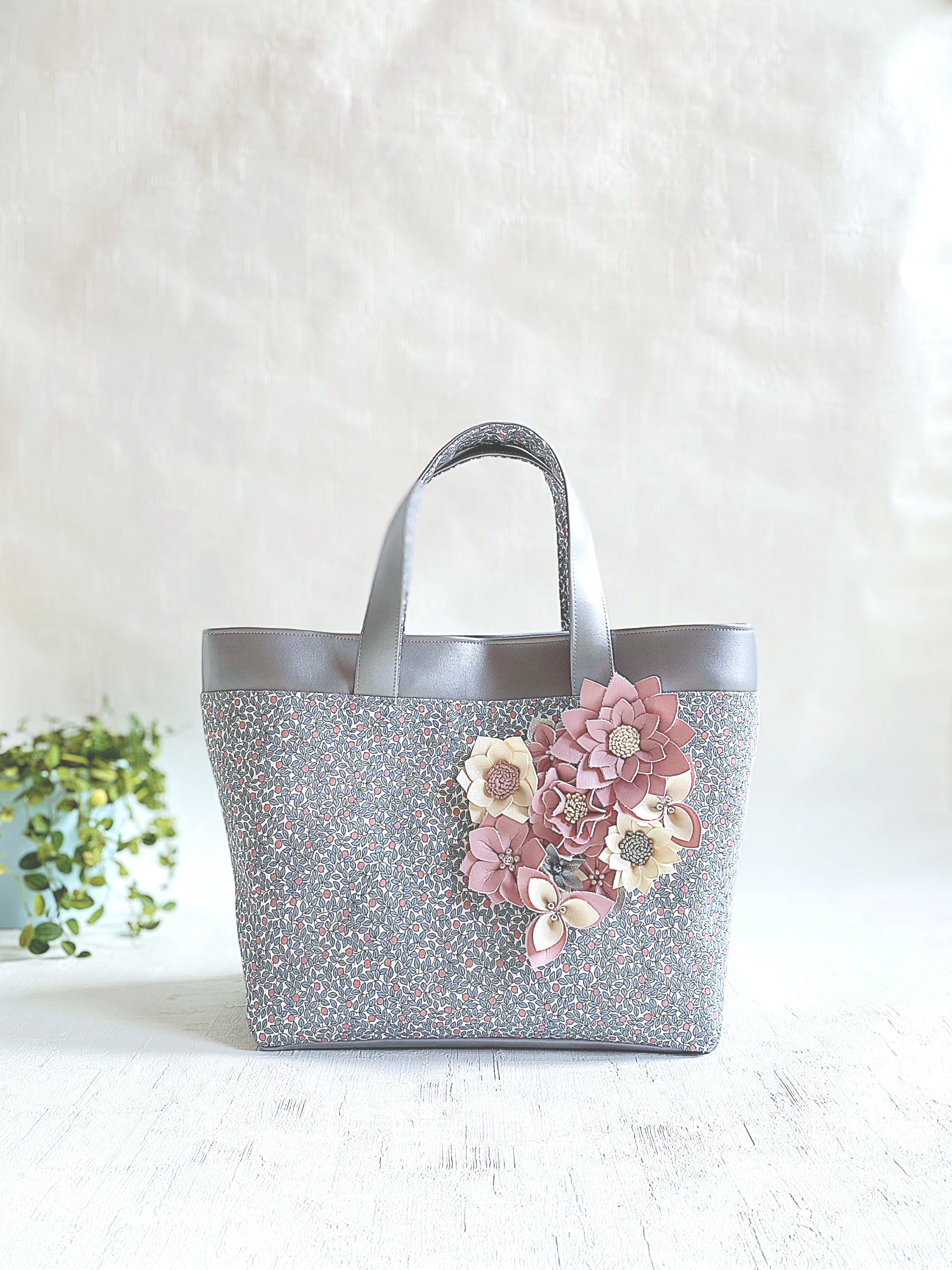 三角マチの花バッグ　リバティファブリック　グレー