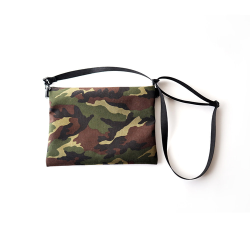 ライブやアウトドアに！ 軽量&撥水 サコッシュ / 迷彩（カモフラ