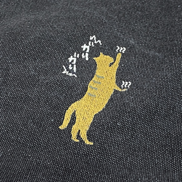 ガリガリ爪研ぎ猫の刺繍  キャンバス帆布ビッグサイズコットントートバッグ<ブラック>【送料無料】 5枚目の画像