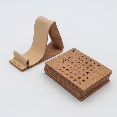 本革 2023年 卓上カレンダー 12ヶ月分 ヌメ革（トコ面） レーザー 開始