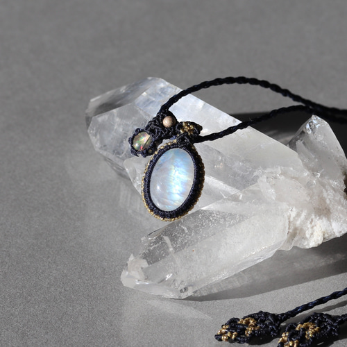 ペンデュラムフローライト＆Specialカンテラオパールのマクラメ編みネックレス ペンデュラムフローライト＆Specialカンテラオパールのマクラメ