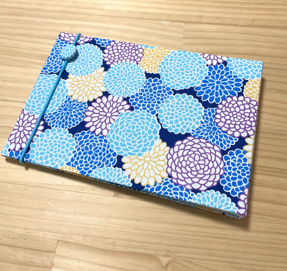 【御朱印ホルダ－】（大）見開き60枚　バンド付　切り絵御朱印収納ホルダー　書置き用御朱印ホルダー　一つあると便利　花水色 4枚目の画像