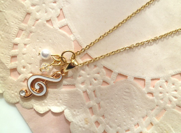 お好みのチャームでアクセサリーに♡ト音記号