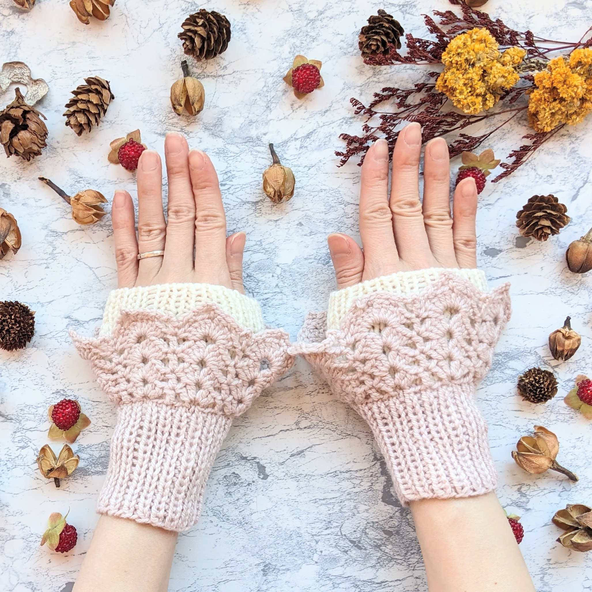 エクストラファインメリノで編んだリストウォーマー