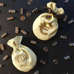 賞金稼ぎの金貨袋　ユーロ　€ 2枚目の画像