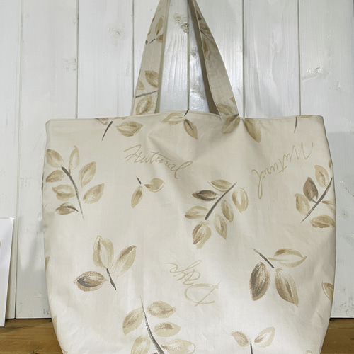 ☆かわいい木の実柄トートバッグ　エコバッグ ☆かわいい木の実柄トートバッグエコバッグ