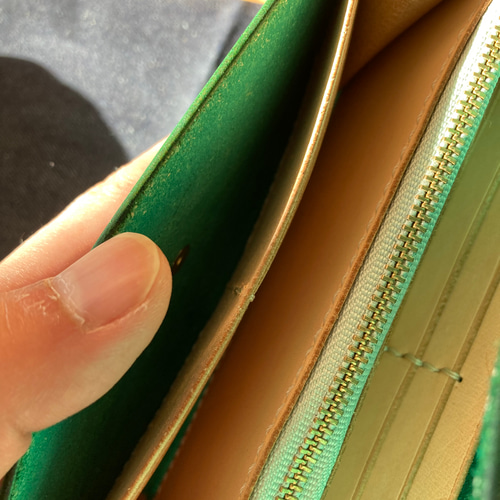 値下げ中】手染め牛革で作った三つ折りロングウォレット ハンドメイド 