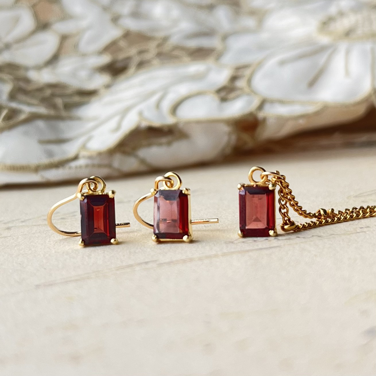 宝石質モザンビークガーネットのシンプルピアス/イヤリング+ネックレスセット