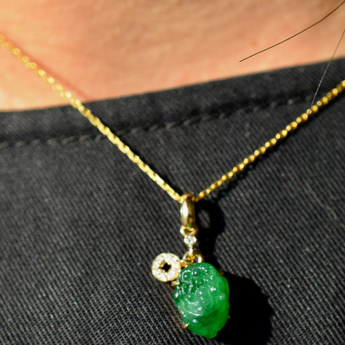 翡翠の円形ペンダント k 18 ダイヤ ミャンマー産天然無処理翡翠