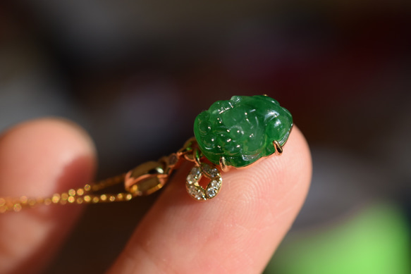 a24 k18金ゴールド 天然 氷種 陽緑 本翡翠 ミニ 貔貅 ダイヤモンド ネックレス ペンダント 4枚目の画像