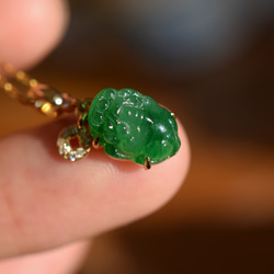a24 k18金ゴールド 天然 氷種 陽緑 本翡翠 ミニ 貔貅 ダイヤモンド ネックレス ペンダント 3枚目の画像
