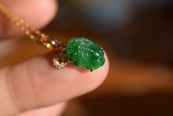 a24 k18金ゴールド 天然 氷種 陽緑 本翡翠 ミニ 貔貅 ダイヤモンド ネックレス ペンダント 3枚目の画像