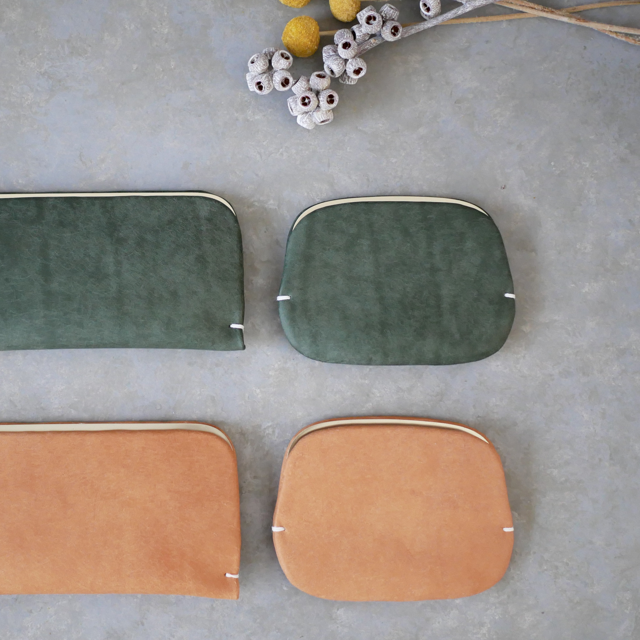 薄さが嬉しい！ミニマムな「スナップウォレット・M」フォレストグリーン