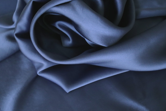 NO.8 サテン織りの薄地トリアセテート「サステナブル素材」 BLUE 2枚目の画像
