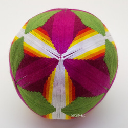 手毬猫の店 てまり 「三菱合わせ」菖蒲赤紫9㎝ 手まり 手毬 手鞠 四季の飾り物 3枚目の画像