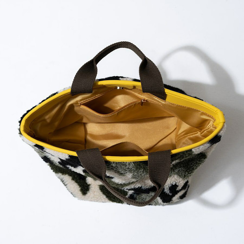 遊びゴコロのあるカモフラージュ柄 ボアバッグ トートバッグ アニマル