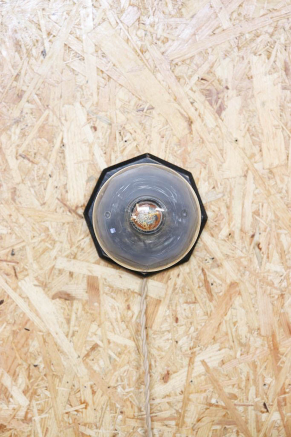 [ビンテージスタイル]インダストリアル壁付け照明 オクタゴンベースランプ 3枚目の画像