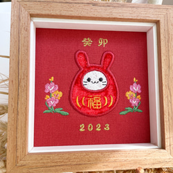 【2023 癸卯年】幸福達摩兔 刺繡畫|實木框 第5張的照片