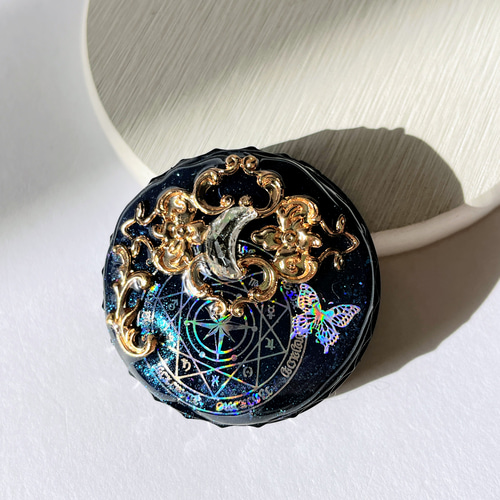 魔法陣と蝶々のコンパクト風朱肉 / レジン / ファンタジー / 三日月