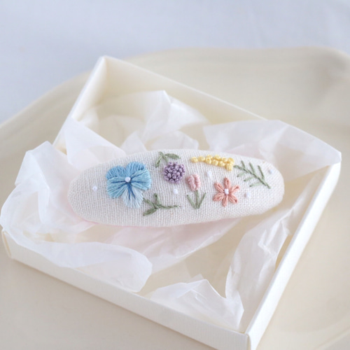 花のワルツ刺繍パッチンピン ホワイト （左止め用） ヘアピン ア