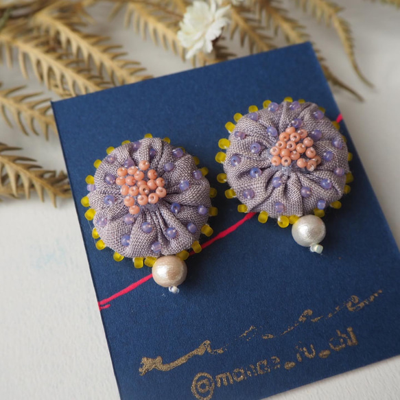 ビーズ刺繍『紫のレトロお花イヤリング』着物/和装/成人式にもおすすめ！ 3枚目の画像