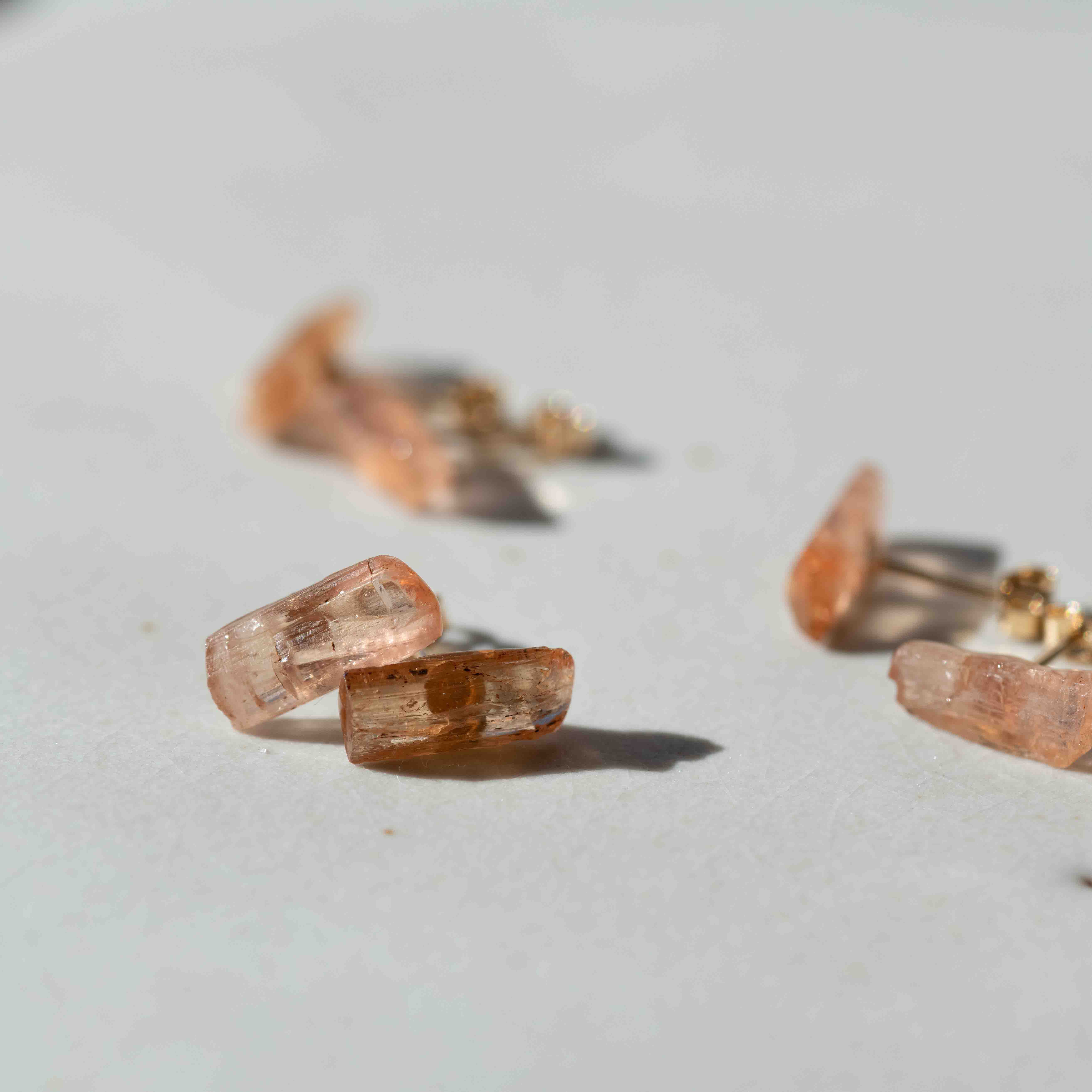 インペリアルトパーズ ピアス / イヤリング 原石 鉱物 天然石 ハンドメイド アクセサリー (No.2321)