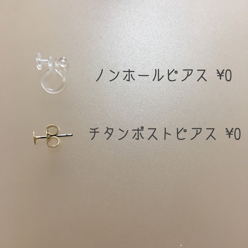 261◇花輪◇刺繍ピアス.刺繍イヤリング.刺繍アクセサリー.くすみ色 