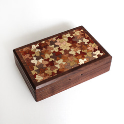 ハンドメイドの無垢材の寄せ木細工のジュエリー ボックス ミディアム クルミの木 7枚目の画像