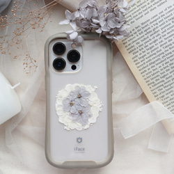 ⭐︎送料無料⭐︎〝ホワイト×グレー　お花のインナーシート〟スマホケース　iFace 1枚目の画像