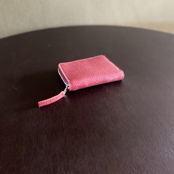 イタリア産アドリア牛革のラウンドファスナー二つ折り財布『赤色』 3枚目の画像