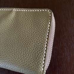 イタリア産アドリア牛革のラウンドファスナー二つ折り財布『緑色』 4枚目の画像