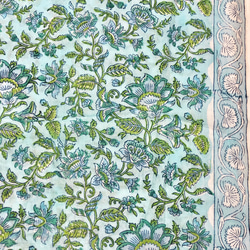 【50cm單位】淺藍色藍色隨機花朵帶一耳邊框手工塊印花布料紡織棉 第1張的照片