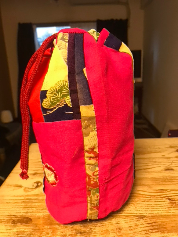 ロゴテープ手作り正絹着物のリメイクパッチワーク巾着バッグ 3枚目の画像