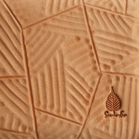 ヌメ革の革箱 木彫り風(カードサイズ) 4枚目の画像