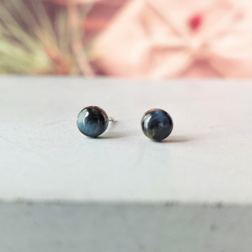 4mm！ブルーピーターサイト ラウンドカボションピアス