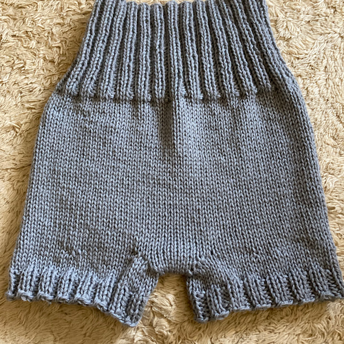【手編み】毛糸（wool100%）のパンツ 手編み毛糸のパンツ 大人Mサイズ メリノウール使用 ショートパンツ