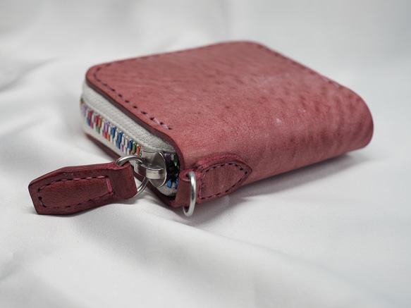 本革 イタリアンレザー（アラスカ・ラズベリー）を使ったラウンド